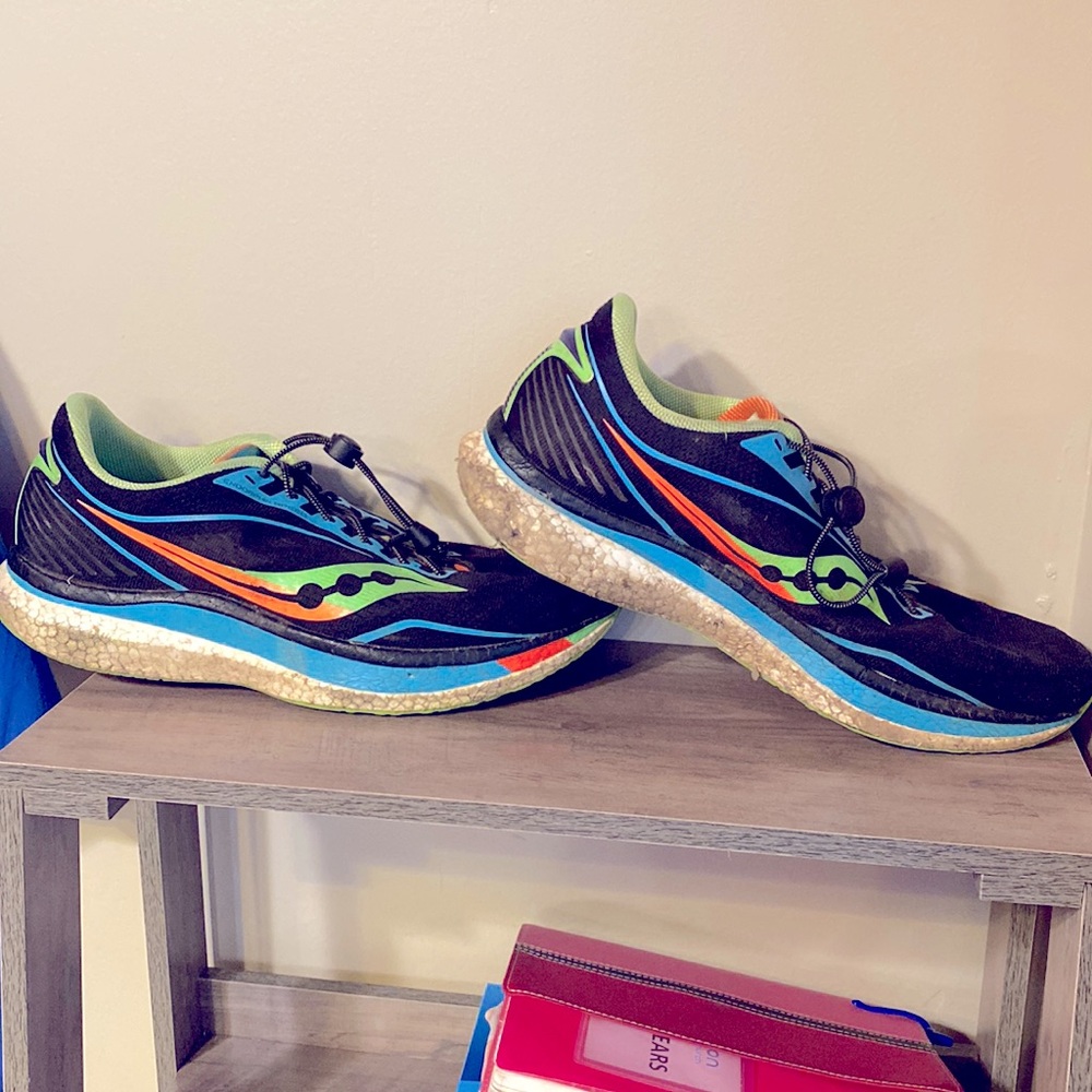 Saucony endorphin speeds is fair condition